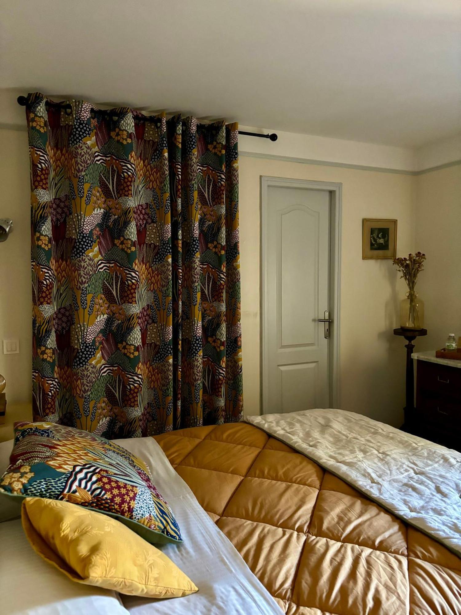 Bed and Breakfast Domaine Du Commandeur Mondragon Esterno foto