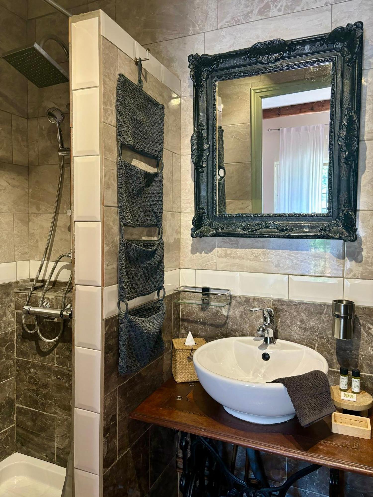 Bed and Breakfast Domaine Du Commandeur Mondragon Esterno foto